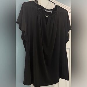 Susan Graver Liquid Knit Black Flutter Sleeve 2X Top w/ elegant accent; EUC